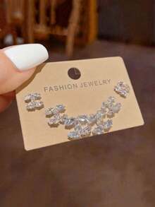 一套优雅时尚的女士首饰，925银针白色CC花朵耳环套装，适合作为情人节派对礼物 - 白金 - 查看 2