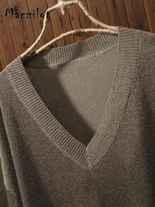 大码女式纯色V领落肩长袖休闲宽松毛衣，秋冬款 - 卡其色 - 查看 4
