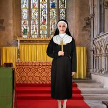 3件套修女服装配饰套装，包括黑色修女连衣裙、修女头饰和十字架项链，适合万圣节、嘉年华、修女角色扮演派对，也是感恩节和春季的完美选择。 - 彩色 - 查看 11