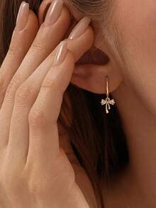 1对可爱蝴蝶结吊坠耳环，精致小巧的女士耳环，生日礼物，圣诞礼物 - 彩色 - 查看 3