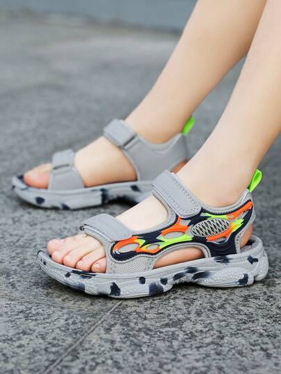 1 Pair Kids Sports Sandals, Ultra-Light Camouflage Fashion Comfortable Sandals, Children Shoes, Kids Sandals, Children Sports Sandals, Adjustable Double Hook And Loop Strap, Black & White Classic Colors, Boys Water Shoes, Versatile Beach Shoes