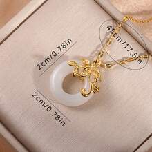 Dây chuyền mặt dây hình hoa lá thanh lịch dành cho nữ, được làm từ đồng mạ vàng 18K, đính đá zirconia tổng hợp hình vuông, với mặt dây hình tròn giống ngọc bích. Một món trang sức đa năng và thời trang, phù hợp cho cả đeo hàng ngày và các dịp trang trọng. - Nhiều màu - Xem 2