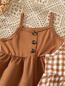 Bộ 3 món cho bé gái: Váy hai dây in hoa + Váy hai dây cài cúc màu trơn + Váy hai dây phối cúc in họa tiết kẻ caro. - màu nâu - Xem 6