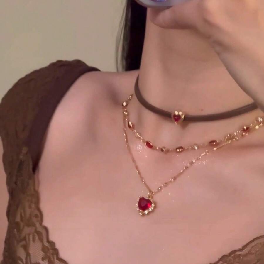 时尚多层覆盆子心形吊坠项链，女士皮绳颈链，别致时尚配饰 - 多層心墜項鍊 - 查看 1