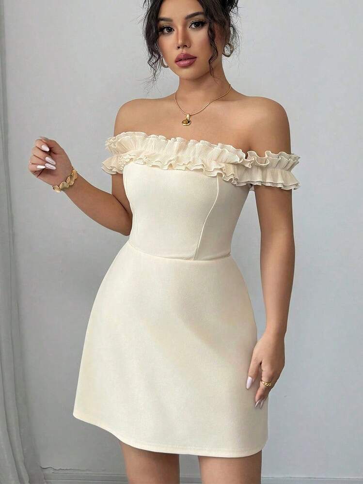 Vestidos de mujer con hombros descubiertos  Vestidos sencillos de mujer  Vestidos sin mangas de mujer Vestidos cortos elegantes y lisos Vestidos mini con hebilla en la cintura Vestidos con volantes  Vestidos mini ajustados  Vestidos sin tirantes  Vestidos sin espalda Vestidos casuales sencillos  Vestidos color marfilVestido mini ajustado de mujer con hombros descubiertos, liso y volantes  Vestido mini informal festivo de corte A con top de tubo y volantes en el busto - Albaricoque - Añade 3