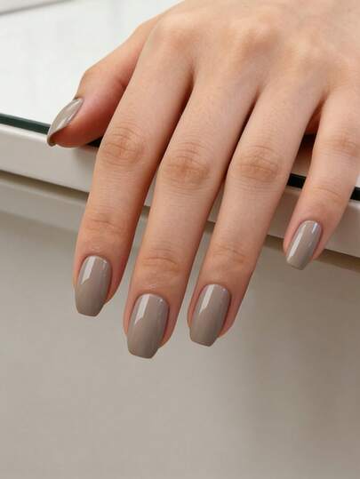 24片纯色棺材形美甲贴片，包含1片果冻胶和1把指甲锉，适合单身派对、舞会、日常休闲佩戴。可拆卸可重复使用的美甲套装