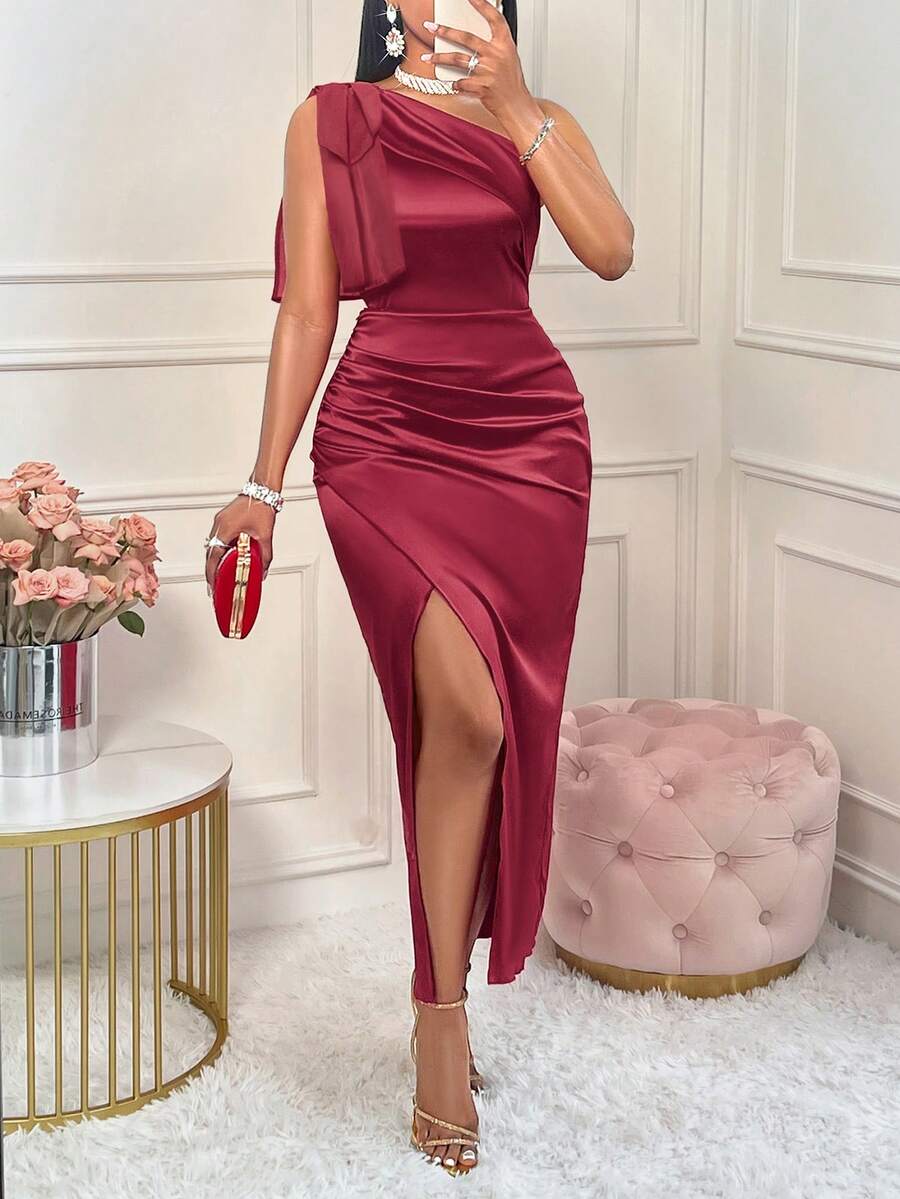 AIJ Amarilo 女士性感红色蝴蝶结露肩褶皱开衩缎面纯色连衣裙，适合派对、情人节、圣诞节、鸡尾酒会等场合，尽显春季优雅气质。 - 棗紅色 - 查看 1