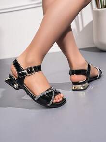 女童黑色亮片漆皮镶钻交叉露趾低跟凉鞋，夏季度假鞋 - 黑色 - 查看 4