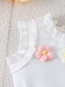 Conjunto de 2 peças para meninas com blusa sem mangas colorida com decoração floral 3D e shorts com estampa de borboletas e flores. Delicado e charmoso, perfeito para o dia a dia. - Branco - Ver 6