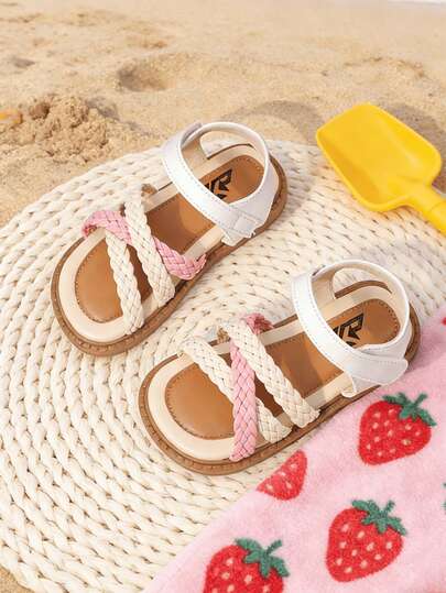一双女童凉鞋，粉白撞色设计，编织交叉绑带，柔软鞋面材质，防滑耐磨，露趾魔术贴绑带，厚底平底，甜美休闲风格凉鞋，适合夏季购物/幼儿园活动