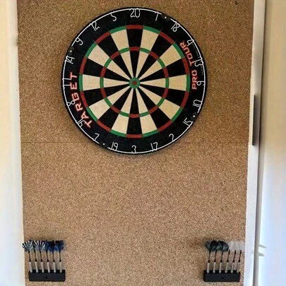 This 6-Slot Wall-Mounted Dart Display Rack Can Hold Up To 6 Darts Per Slot, Making It Ideal For Home Game Rooms And Dart Storage. It Is Suitable For Use In Living Rooms, Bedrooms, Bars, And Offices. Its Space-Saving Design (Without Screws) Can Enhance The Organization And Aesthetics Of Your Darts.