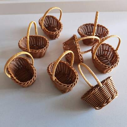 5pcs Set Of Charming Mini Woven Baskets To Add Rustic Flair To Your Special Occasions And Home Spaces. Handcrafted From Natural Rattan, Each Basket Features A Sturdy Arched Handle And A Delicate Open-Weave Design, Bringing Warmth And Texture To Any Setting.