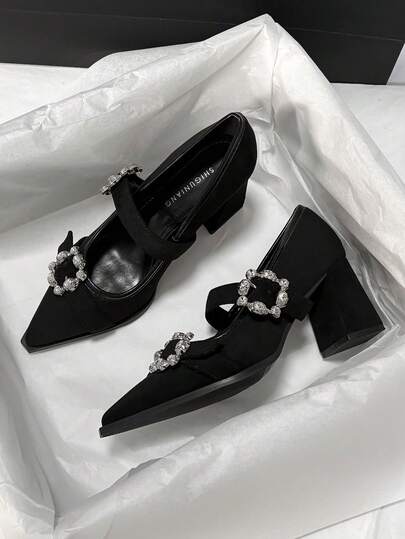 Giày nữ mùa xuân 2026 mới, giày cao gót thanh lịch kiểu Pháp cổ điển, mũi nhọn, đính đá, gót dày, phù hợp đi làm hàng ngày, tôn dáng, đa năng, có màu đen, nâu, xám.