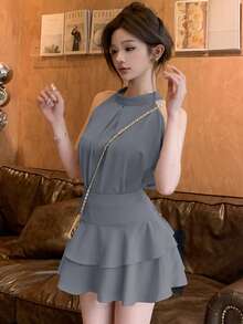 Bộ 2 món gồm áo tank top không tay cổ yếm và chân váy xếp ly cho nữ, thích hợp cho mùa hè. - Bộ đồ hai mảnh màu xám - Xem 4
