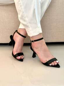 Gisele Sandal With Leaf-Shaped Toe And Cup Heel. - 黑色 - 查看 4