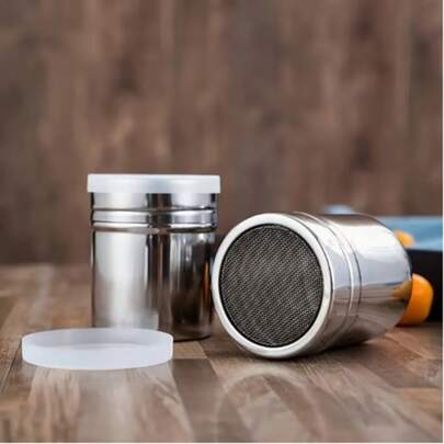 1 cái rây bằng thép không gỉ 304 chịu lực cao, lưới mịn, dung tích lớn, dùng để rây bột ca cao, bột cà phê, bột mì, đường, gia vị, bột làm bánh và bột nhào, chống gỉ, thích hợp cho nhà bếp gia đình, nhà hàng, tiệm bánh, khách sạn và sử dụng trong gia đình, món quà cao cấp thiết thực dành cho những người đam mê làm bánh và đầu bếp.