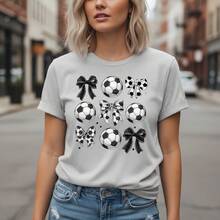 Women's Soccer & Bow Print Cotton T-Shirt, Short Sleeve Round Neck Casual Tee, Cute Sports Graphic Top, Soft Comfortable Basic Shirt, S-5XL Sizes,  Athletic Fashion For Game Day & Daily Wear - 淺灰色 - 查看 1