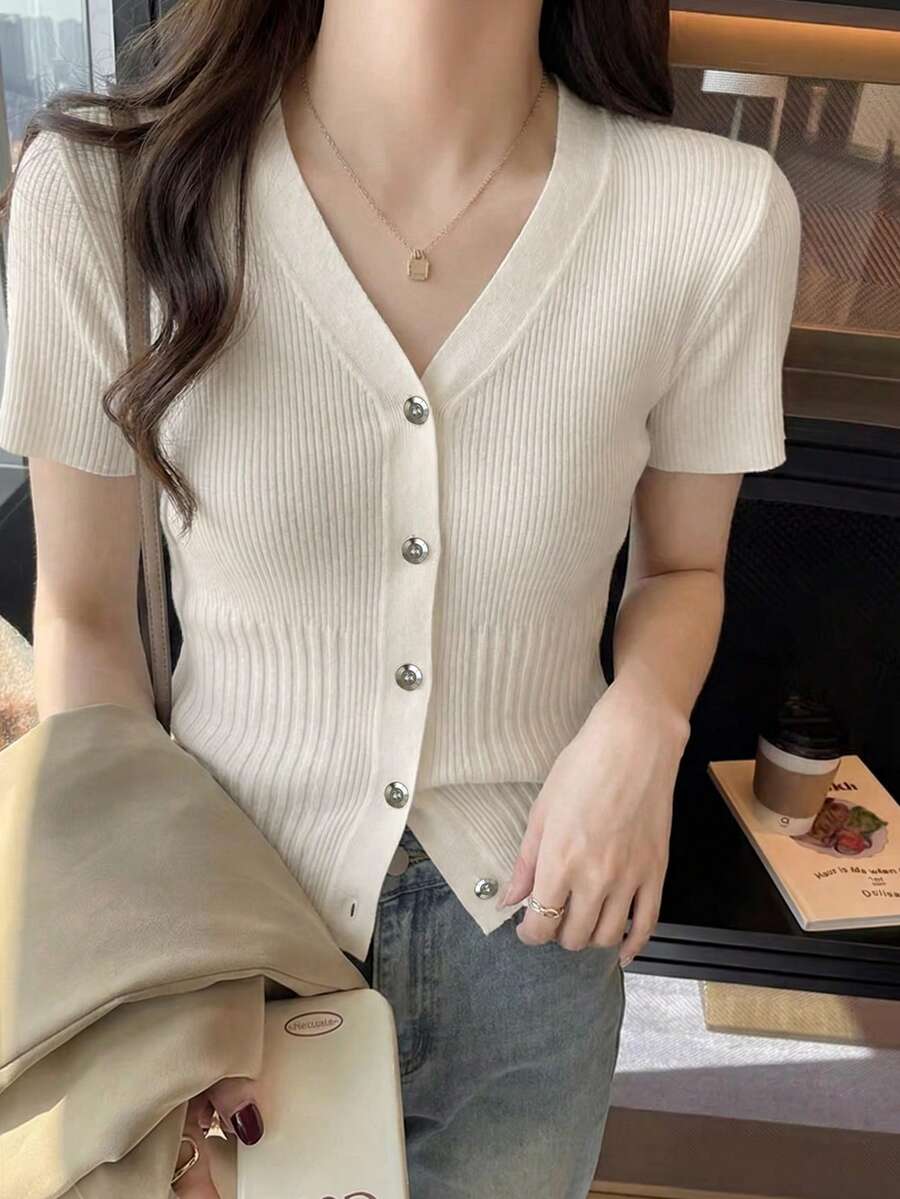 女士V领短袖针织开衫，修身优雅毛衣上衣，春夏款 - 杏色 - 查看 1