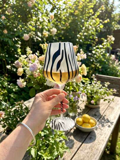 2pcs Handblown Frosted Zebra Pattern Wine Glasses, Ideal For Valentine's Day Dinner, Dates, Couples Gifts, As Well As Parties, Birthdays, Anniversaries And Other Occasions