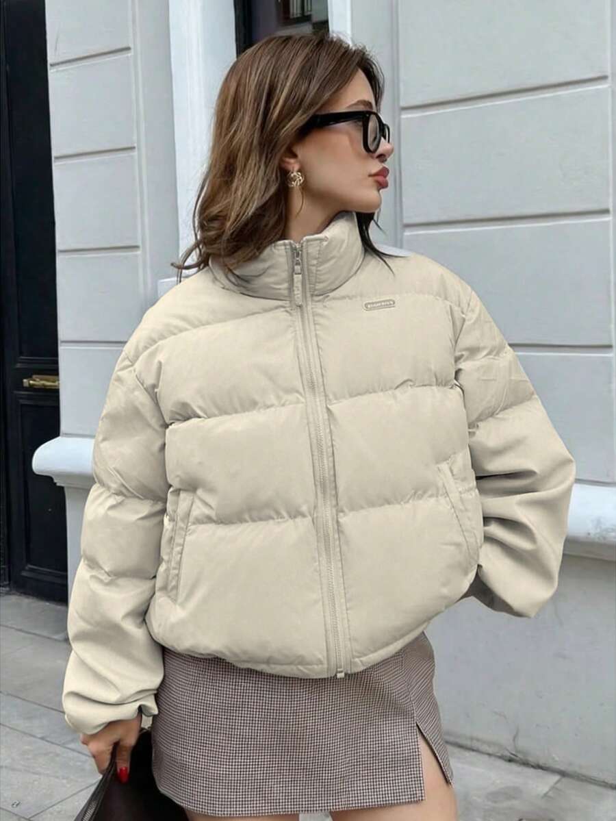 Inspirado en el estilo europeo y americano, este abrigo de mujer francés presenta un cuello alto, está hecho de algodón cálido y tiene un cierre con cremallera. - Albaricoque - Ver 1