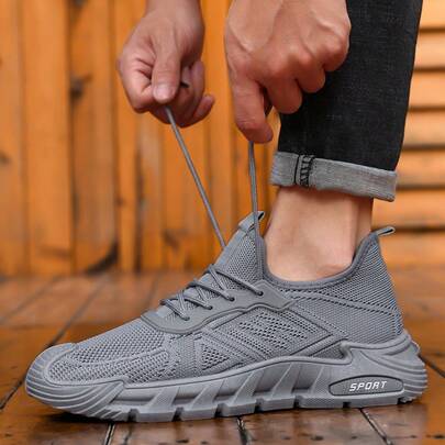 四季皆宜的男士商务休闲一脚蹬鞋，轻薄透气网面，轻盈舒适，穿着无负担，夏季透气排汗，春秋季穿着舒适，通勤百搭，方便穿脱，适合工作、通勤、休闲外出、轻度运动等多种场合。是送给丈夫和家人的理想礼物之选。