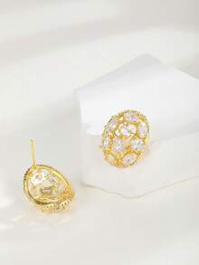 一对简约优雅圆形和方形立方氧化锆镂空耳钉，适合日常佩戴、派对、生日等场合。 - 彩色 - 查看 3