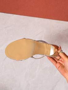 优雅小众T台风优雅单扣细跟银色凉鞋，女士夏季户外浅口高跟鞋 - 銀色 - 查看 7