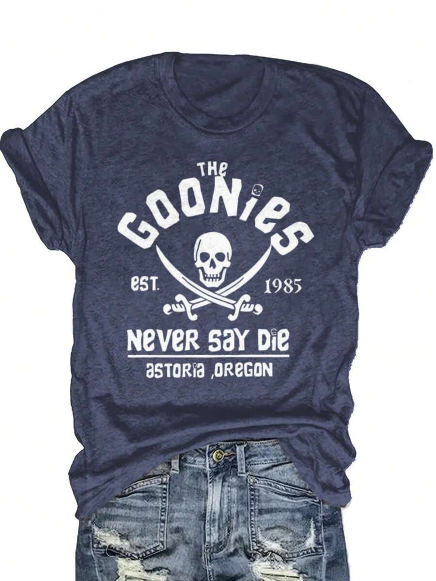 "Goonies Never Say Die" Retro Graphic Tee | Vintage Skull & Bones Design For 80s Movie Fans | Soft Cotton Blend, Comfortable Nostalgic Streetwear - 藏蓝色 - 查看 1