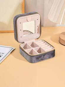 Hộp đựng trang sức bằng nhung, hộp vuông có khóa kéo, hộp đựng trang sức du lịch di động, hộp đựng trang sức thanh lịch, có thể đựng nhẫn, bông tai, dây chuyền, son môi và các dụng cụ trang điểm nhỏ khác, bên ngoài bằng nhung, tiện lợi cho việc bảo quản trang sức khi đi du lịch và ở nhà, cũng là vật dụng cần thiết cho mùa tựu trường. - Nhiều màu - Xem 11