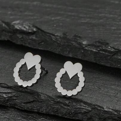 1 Pair Golden Heart-Shaped Earrings - Symmetrical Heart Shape, Simple Design, Suitable For Daily Wear, Ideal Valentine's Day Gift