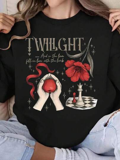 Women's Casual Long-Sleeve Fleece Crewneck Sweatshirt - Featuring The Words 'TWILIGHT' And '...So The Lion Fell In Love With The Lamb,' Paired With Red Apples, Red Roses, And Chess Pieces, In A Gothic Romantic Style Print Design. Crewneck Sweater, Suitable For Versatile, Simple Outfits, Daily Outings, Cafés, Music Festival Parties, Machine Washable, Ideal For Autumn And Winter, Comfortable And Casual, Perfect For Layering, Suitable For Weekends And Everyday Wear, Women's Top.