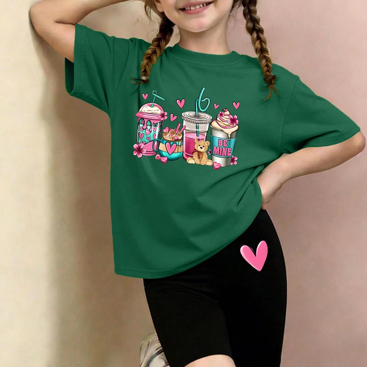 Conjunto de camiseta de manga corta con cuello redondo y estampado de postre con forma de corazón + pantalones cortos ajustados con estampado con for