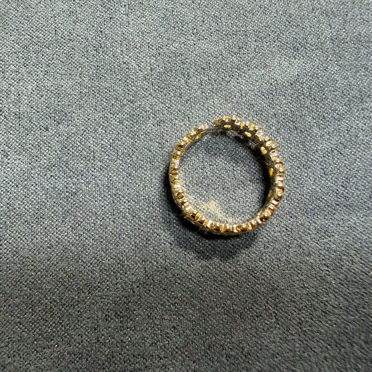 1 pieza de Anillo abierto con diseño de flores pequeñas, sortija ajustable en tono dorado con una hilera de motivos florales detallados, joyería de moda con un estilo romántico y juvenil de acabado pulido, ideal para un look fresco de primavera, para usar de forma individual como un detalle delicado o combinado en un estilo de "stacking" con otros anillos. - Dorado - Ver 1