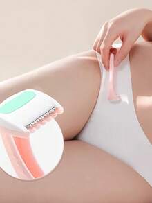 ماكينات حلاقة للجسم بدون ألم، ماكينات حلاقة انسيابية ناعمة، مثالية لإزالة شعر الساق والإبط والخط البيكيني، تضيف لمسة ترطيب لطيفة للتجميل اليومي، مناسبة للنساء والمراهقات والمسافرين وأصحاب الهدايا، مثالية للحلاقة في المنزل وروتين الاستحمام والتحضير للسفر وموسم البيكيني، متعددة الاستخدامات كماكينة حلاقة للجسم وقص شعر البيكيني وماكينة حلاقة للسفر - نموذج مطور - مشاهدة 10