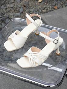 Sandalias de tacón alto blancas con tiras cruzadas y remaches plateados | Sandalias de moda para mujer con suela gruesa y hebilla - Blanco - Ver 8