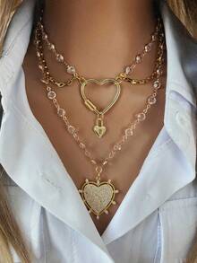 一条心形扣项链，配心形吊坠，设计大胆。另有一条珍珠链项链，配心形吊坠，优雅时尚，适合作为礼物。 - 金色 - 查看 1