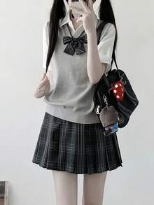 "Black Swan" Cute And Classic High School Girl Outfit: Ribbon Vest And Skirt Set. School-Style Fashion: Checkered Skirt + Knit Vest. 4-Piece Set. Popular JK Vest, V-Neck Pullover Knit. Japanese School Uniform: Composite Bow T-Shirt And Pleated Checkered Bottoms. Sexy High School Girl Cosplay Costume. - 淺灰色 - 查看 7