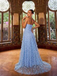 Faeriesty 女士无肩带刺绣贴花正式晚礼服，饰以花卉网纱，心形领口，高开衩设计，适合正式晚宴、红毯活动、盛大晚会、正式婚礼和奢华派对。春季派对 - 淺藍色 - 查看 2