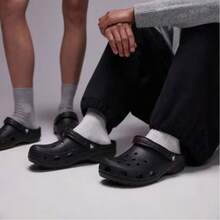 Crocs Classic Clog - 黑色 - 查看 7