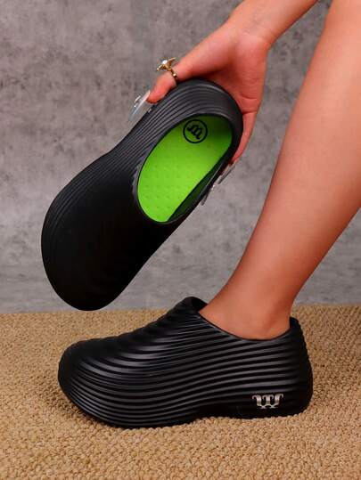 Women's Lightweight EVA Plus Size Slip-On Mules, Waterproof & Oil-Resistant Upper, Slip-On Closed-Toe Flat Soft-Sole Shoes Suitable For Beach, Hiking, Garden, Lab, Slippers