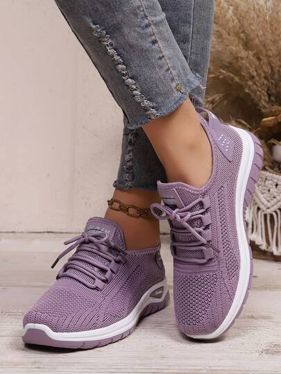2026新款女士透气休闲运动鞋，轻便舒适的白色旅行跑步鞋，低帮大码系带休闲鞋，适合户外跑步、旅行、健身、购物、散步、海滩活动等。