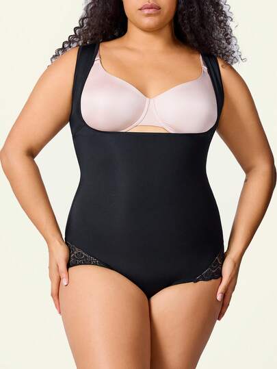 大码女式蕾丝边U领连体裤，裆部纽扣设计方便如厕，适合日常穿着