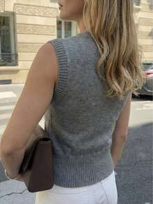 Women's Solid Color Minimalist Casual Commute Versatile Sleeveless Knit Vest Top, V-Neck Ribbed Sweater, Grey, Spring/Summer - Grey - View 3