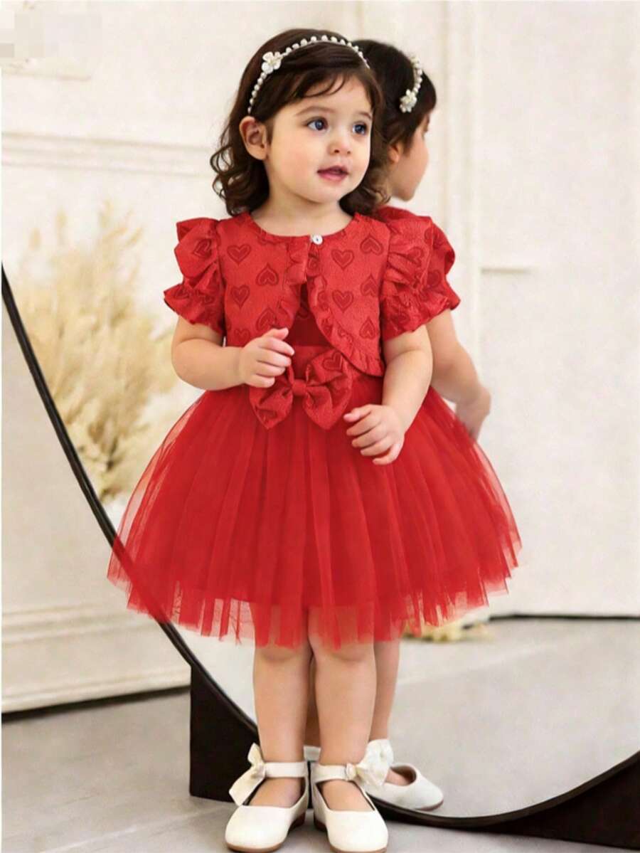 Conjunto elegante de vestido rojo para niñas bebé con chaqueta de manga corta con volantes y estampado de corazones y vestido de malla con tirantes - Rojo - Ver 1