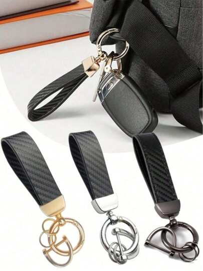 Llavero de fibra de carbono y cuero PU de alta gama, emparejado con una pulsera de malla creativa y un colgante de control remoto de coche - un accesorio de gancho simple y elegante.