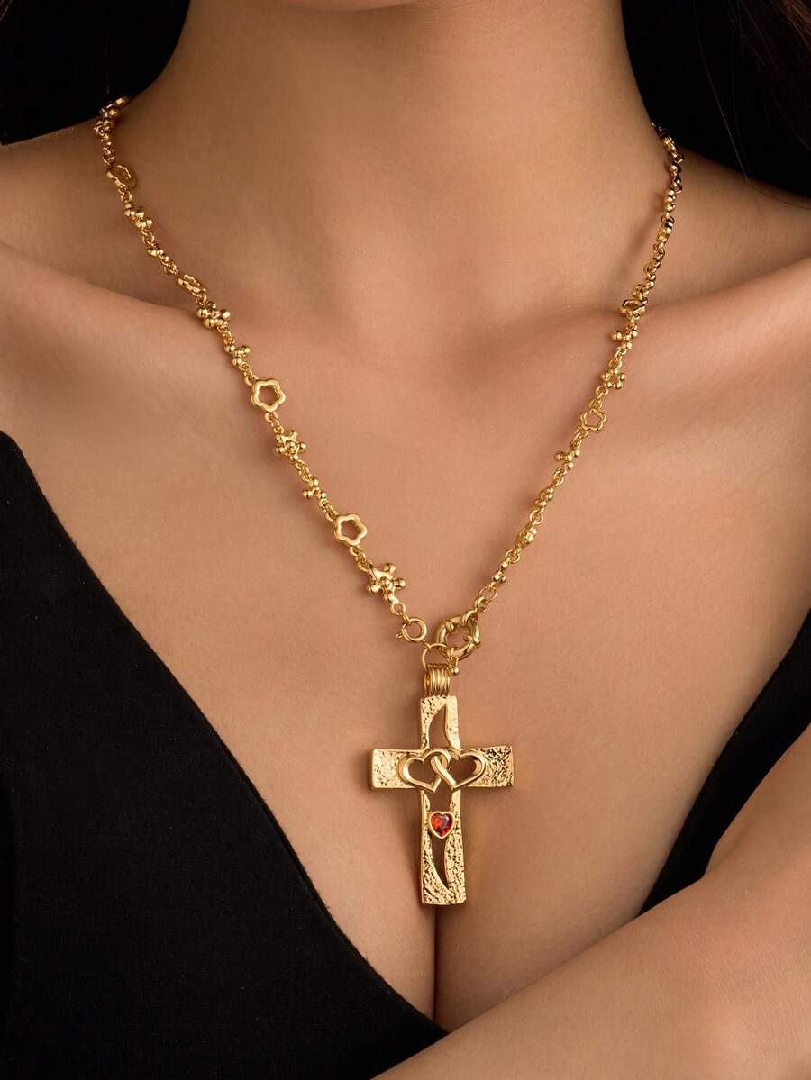 Colar vintage com pingente de cruz em ouro 14K, unissex, com design de coração vazado, cravejado com zircônias vermelhas e corrente vazada em formato de flor. Uma joia moderna e elegante, perfeita para ocasiões religiosas, Dia das Mães, aniversários, Dia dos Namorados e Natal.