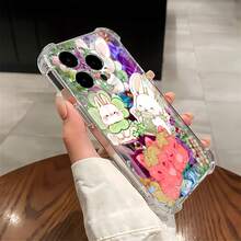 Lindos conejitos y fresas entre flores de colores. Esta elegante funda para teléfono es compatible con Samsung, Apple, OPPO, , etc. Fabricada en TPU flexible, resistente a golpes y arañazos, ofrece una excelente protección contra caídas y un agarre cómodo. Es un regalo ideal para familiares, amigos y seres queridos, y una opción perfecta para festivales, fundas para iPhone, San Valentín y artículos de . - transparente - Ver 2
