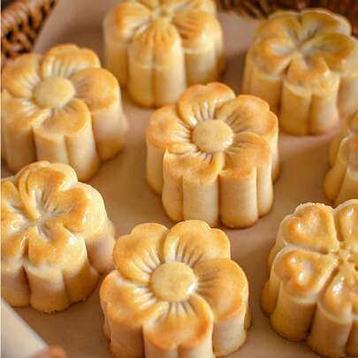 4pcs ABS Flower Shaped 50g Commercial Mooncake Mold, DIY Hand Press Cookie Stamp, Pastry Baking Mold, Mooncake Maker, Wedding Festival Decorative Pastry Tool, Baking Tool, Kitchen Gadget