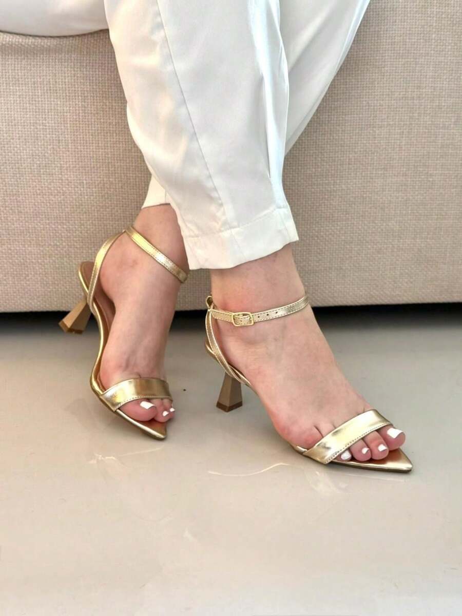 Gisele Sandal With Leaf-Shaped Toe And Cup Heel. - Dorado - Ver 1