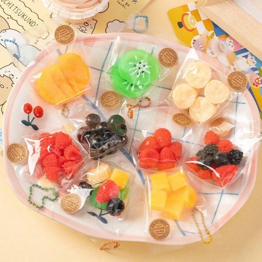 全新软萌玩具套装 - 蓝莓、草莓、猕猴桃、香蕉，柔软挤压减压玩具，互动玩具，送给男孩、女孩、朋友的绝佳礼物，生日、派对皆宜